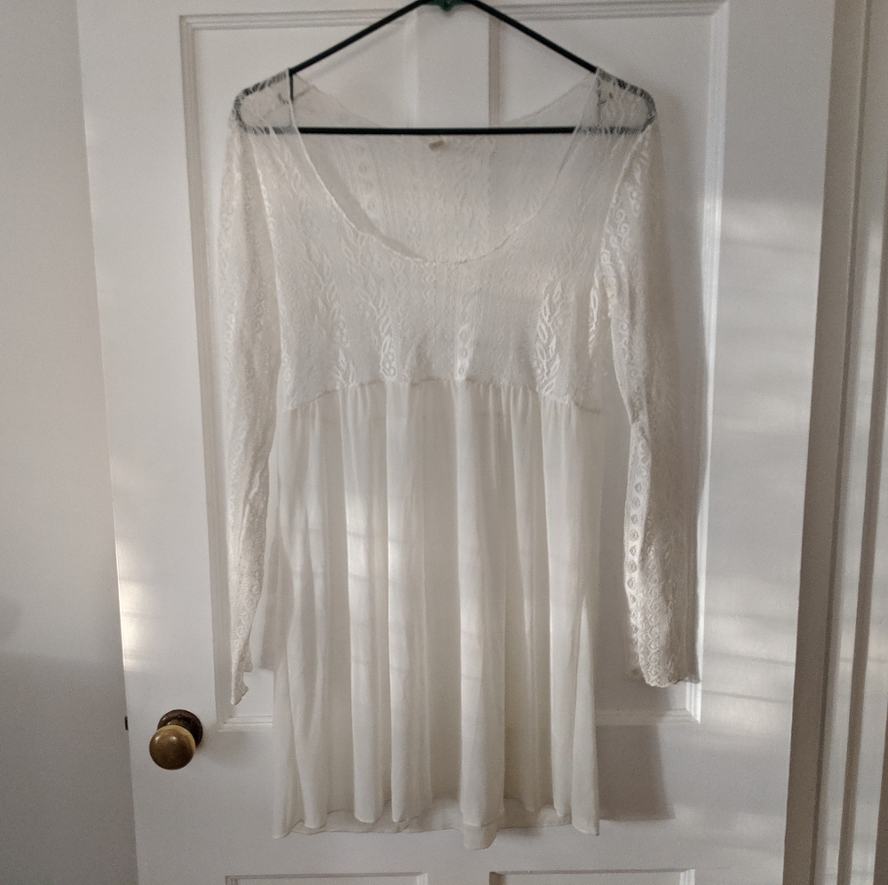 Beautiful drapey lace tunic - White - L